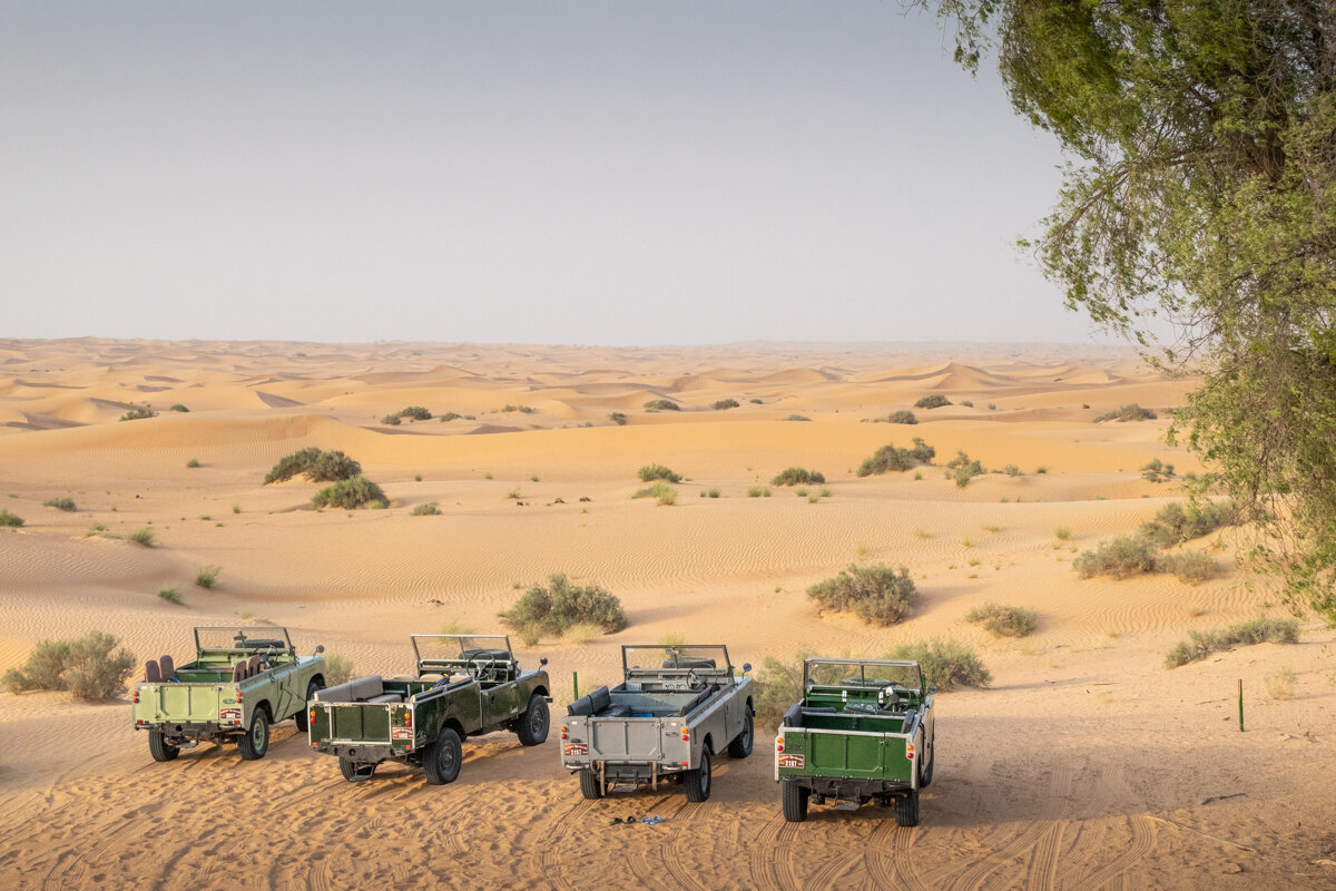Jeeps dans le désert à Dubai