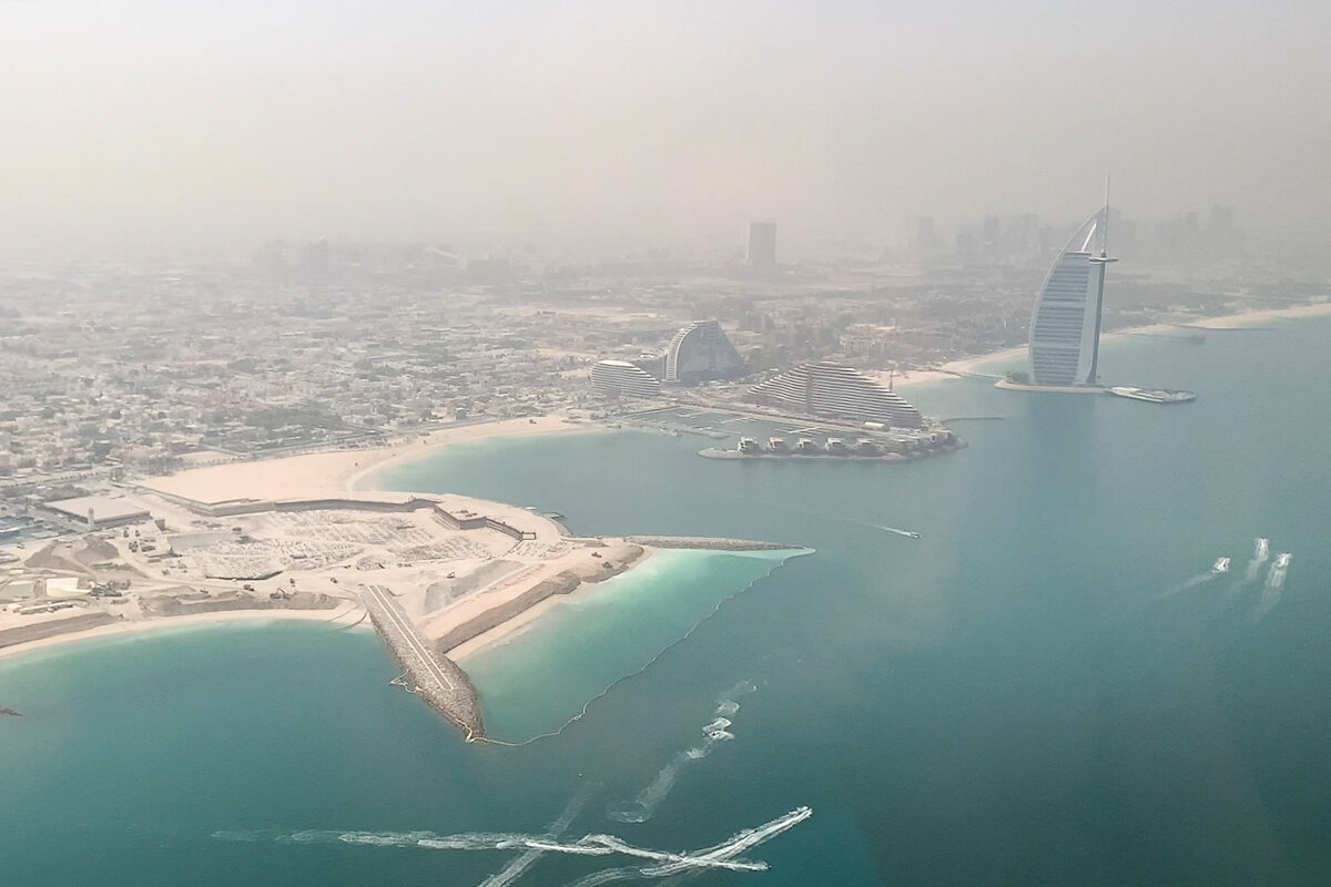 Vue sur la côte à Dubai depuis les airs