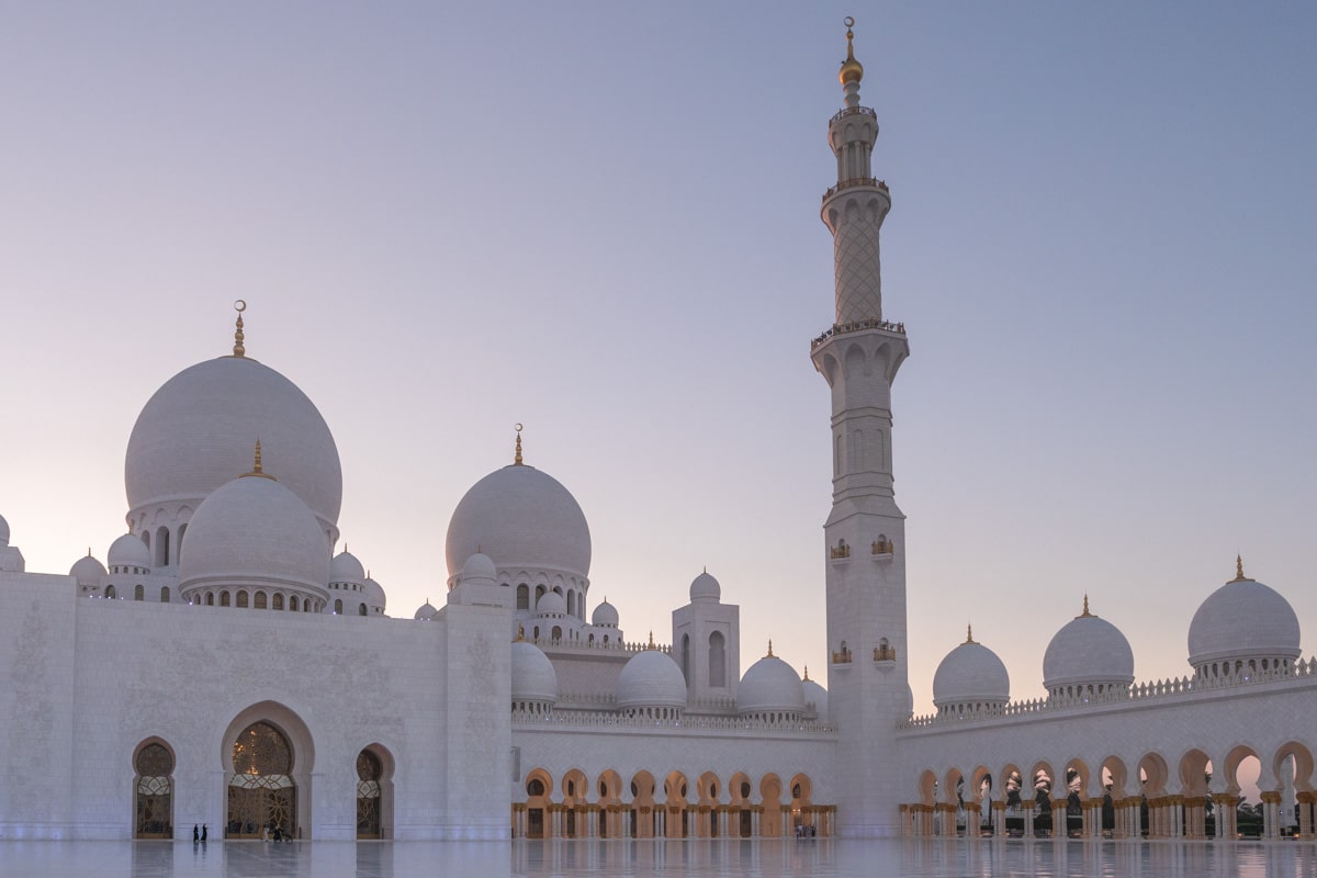 architecture extérieure de la Grande Mosquée d'Abu Dhabi