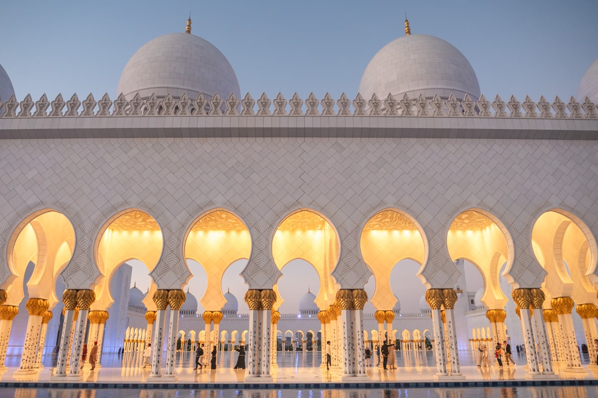 colonnes dans la Grande Mosquée d'Abu Dhabi