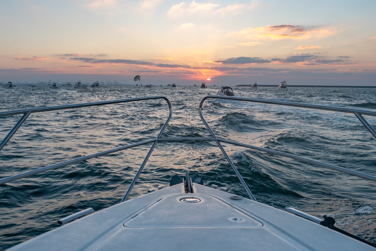 coucher de soleil depuis le Yacht à Dubai