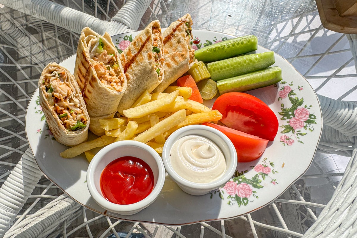 Assiette de shawarma chez Arabian Tea House